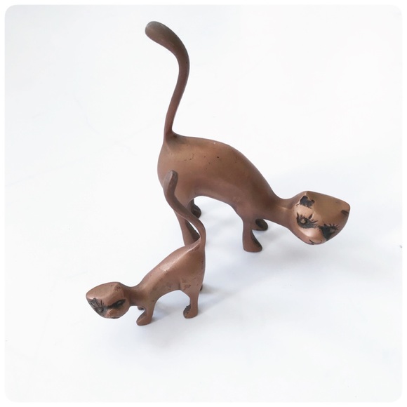 Vintage MCM pair of brass cats home decor - Picture 2 of 8
